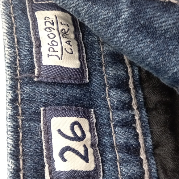 Miss Me Capri Jeans Back Flap Pockets Low Rise Embellished Medium Wash Size 26 - Picture 8 of 12